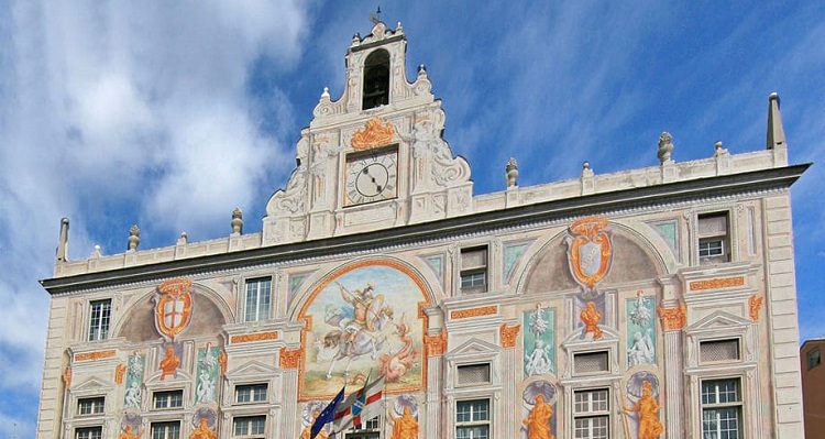 Affreschi su Palazzo San Giorgio Facciata di Palazzo San Giorgio a Genova
