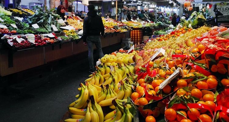 Frutta e verdura al mercato orientale