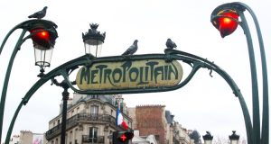 Parigi in 24 ore: insegna della metropolitana a Parigi