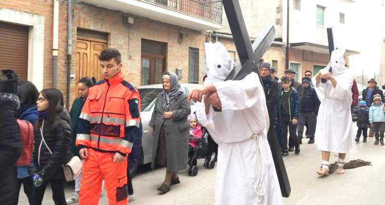 Processione delle Catene Penitenti della processione delle catene di Troia