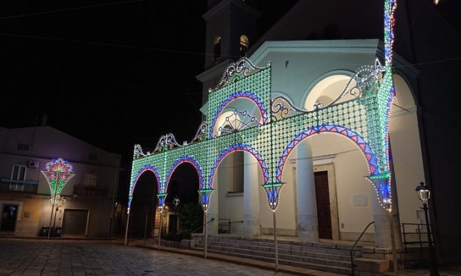 La parrocchia della Ss. Annunziata di Lesina, illuminata a festa