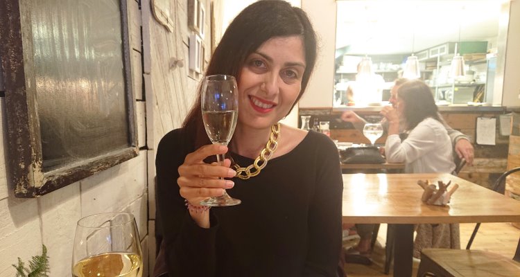 Il mio 2015: ragazza con bicchiere di vino