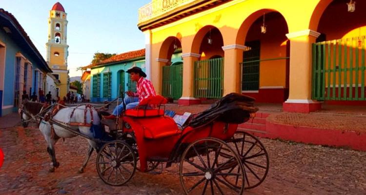Cuba: carretto nella piazza di Trinidad