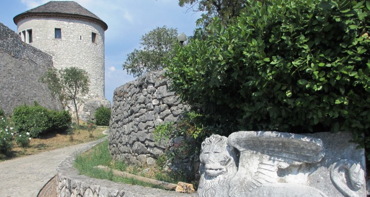Posti curiosi: ingresso del Castello di Tersatto