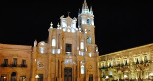 Acireale: Basilica dei SS. Pietro e Paolo