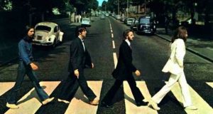 Roma a piedi: immagine dei Beatles che camminano sulle strisce ad Abbey Road