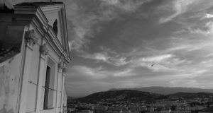 Benevento: profilo di una chiesa che si staglia sul panorama della città