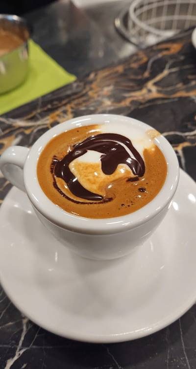 Caffé: tazzina di caffè caldo-freddo a Napoli