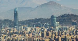 Marcela Serrano: veduta sui grattacieli di Las Condes, Cile