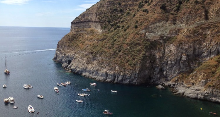 Ischia: mare pieno di barche