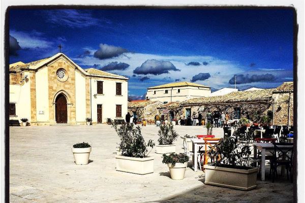 Viaggio in Sicilia: piazzetta di Marzamemi