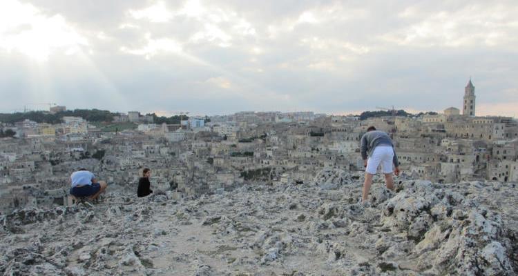 Matera: persone nella Murgia Timone