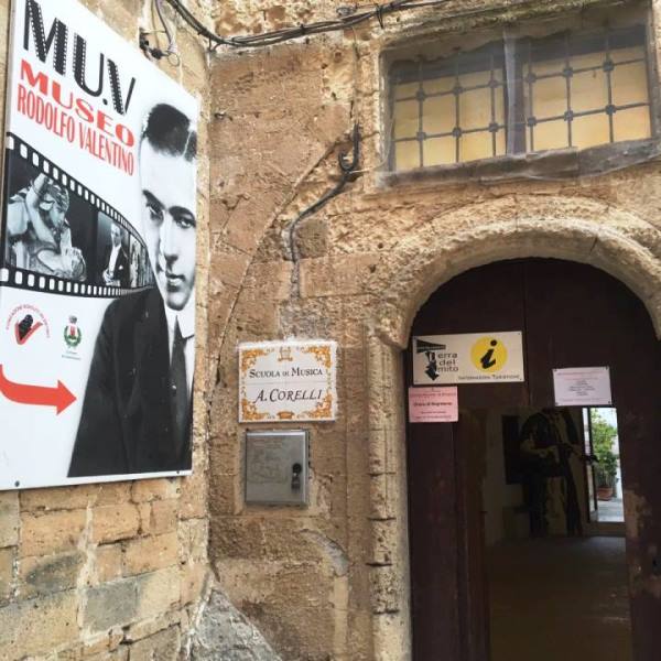 Ingresso del Museo Rodolfo Valentino di Castellaneta