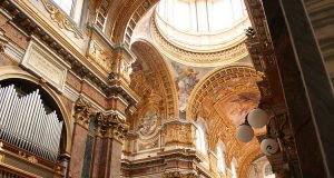 Interno di Santi Ambrogio e Carlo al Corso