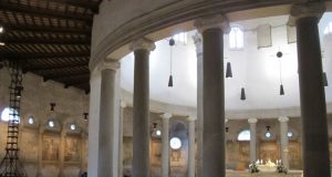 Chiese romane: interno di Santo Stefano Rotondo, a Roma