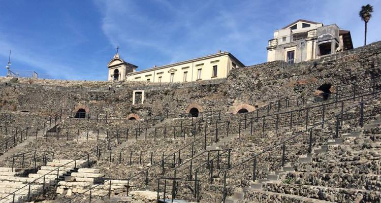 Sicilia: gradoni nel teatro greco-romano di Catania