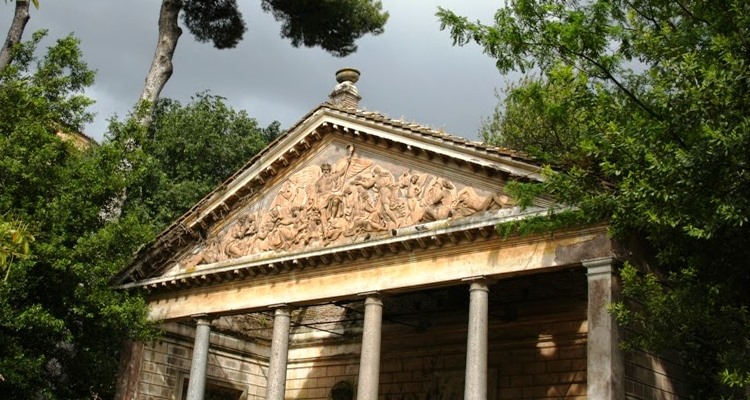 Tempio di Saturno a Villa Torlonia