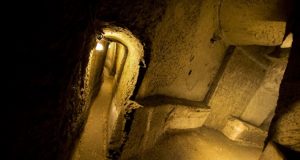 Tunnel illuminati nel sottosuolo di Napoli