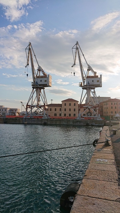 Gru portuali a Imperia