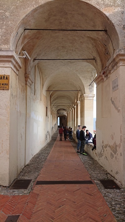 Le logge di Santa Chiara di Imperia, viste all'interno