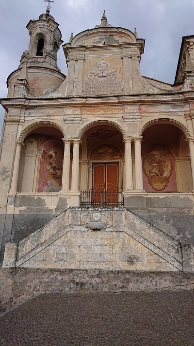 Oratorio di San Pietro, a Imperia, visto dal basso