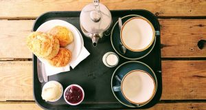 Colazione servita su un vassoio