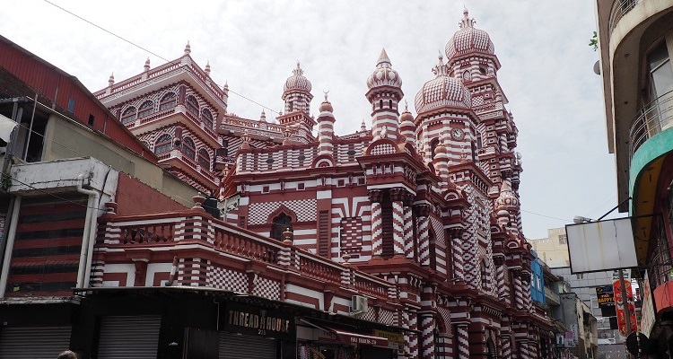 Moschea di Colombo nel mercato di Pettah Esterno della Red Mosque di Colombo