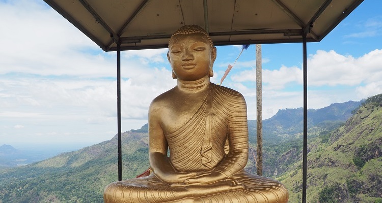 10 cose da vedere in Sri Lanka: Buddha dorato sul Little Adam's Peek