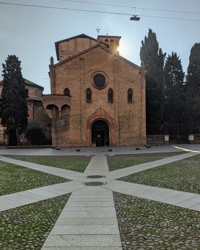 Bologna in 2 giorni: facciata della Basilica di Santo Stefano