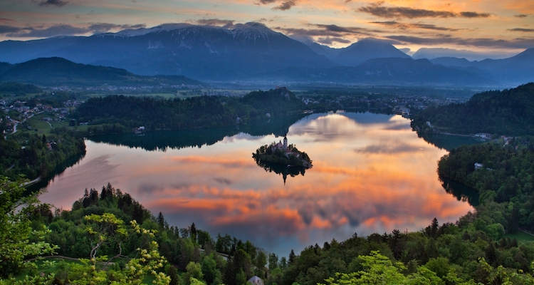 Viaggiare con gusto: lago di Bled al tramonto