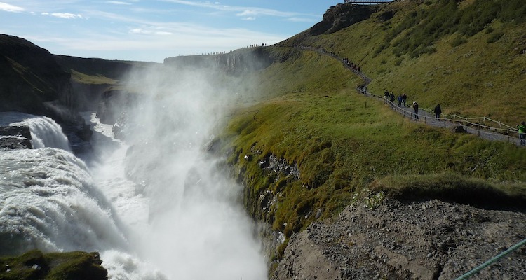 Viaggi da fare nella vita: la cascata Gullfoss, in Islanda