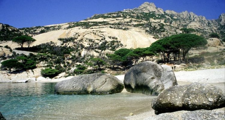 Il conte di Montecristo: spiaggia dell'isola di Montecristo