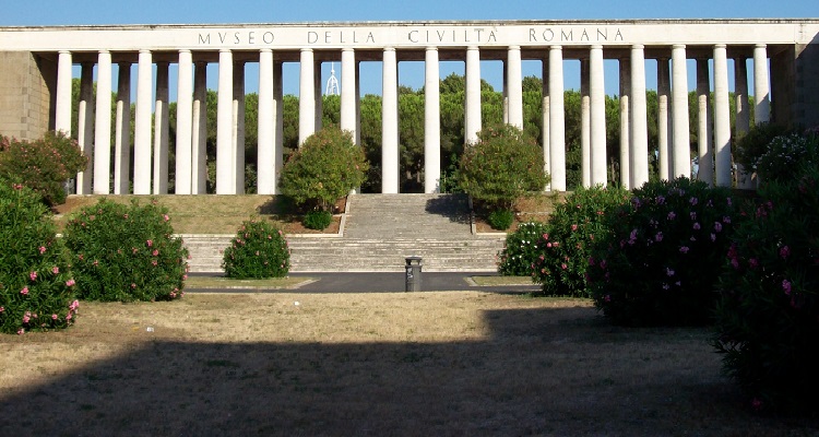 Il colonnato del Museo della Civiltà Romana